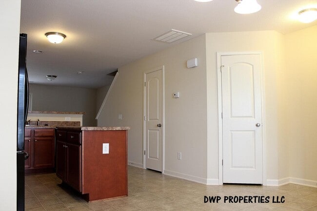 Photo - 4245 Youngstown Dr