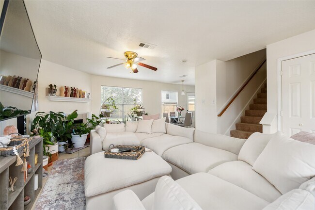 Photo - 1807 Live Oak Hill St