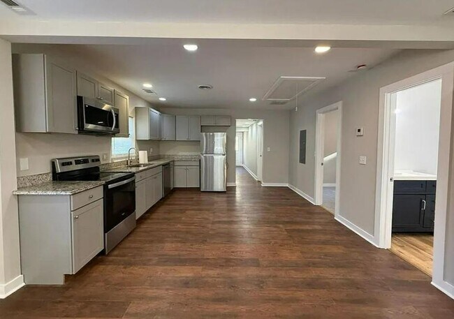 Photo - 221 Sheppard Pl