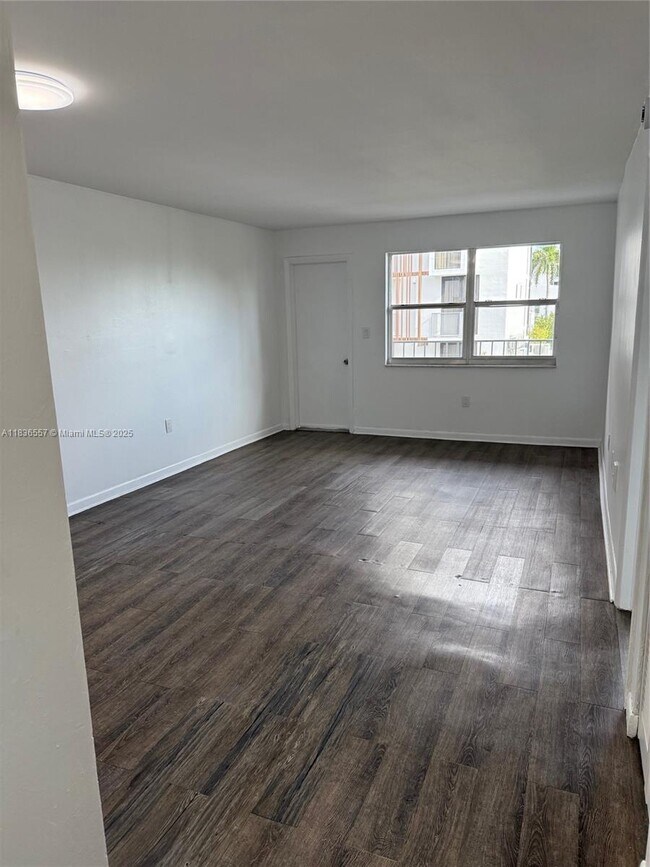 Photo - 528 Meridian Ave Unit 404