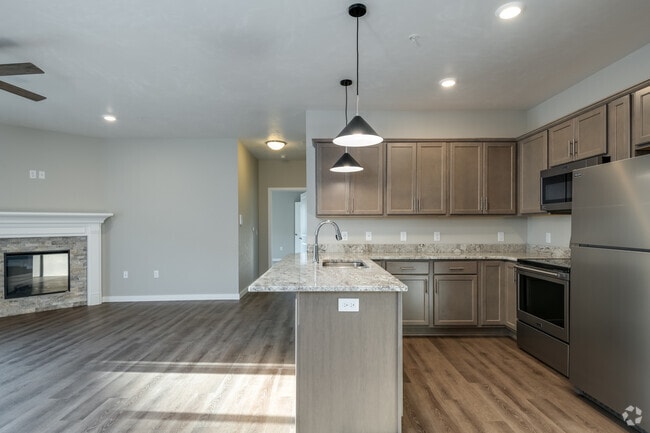 2 BR, 2 BA - 1,297SF
