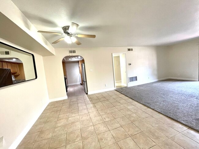 Photo - 3825 E Camelback Rd Unidad 223