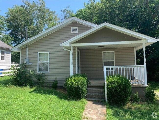 Building Photo - 241 Eastview Dr Rental