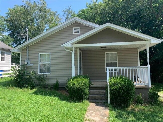 Building Photo - 241 Eastview Dr Rental