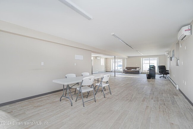 Photo - 2981 Hylan Blvd