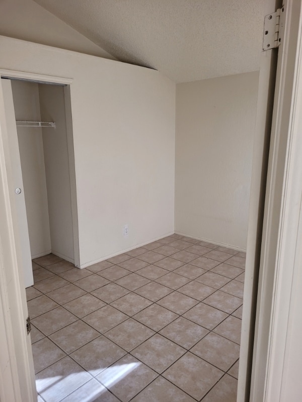 Photo - 910 Destello Rd