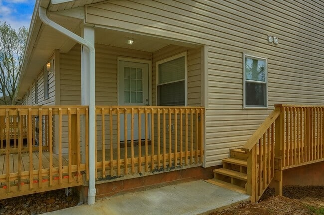 153 Kathleen Dr