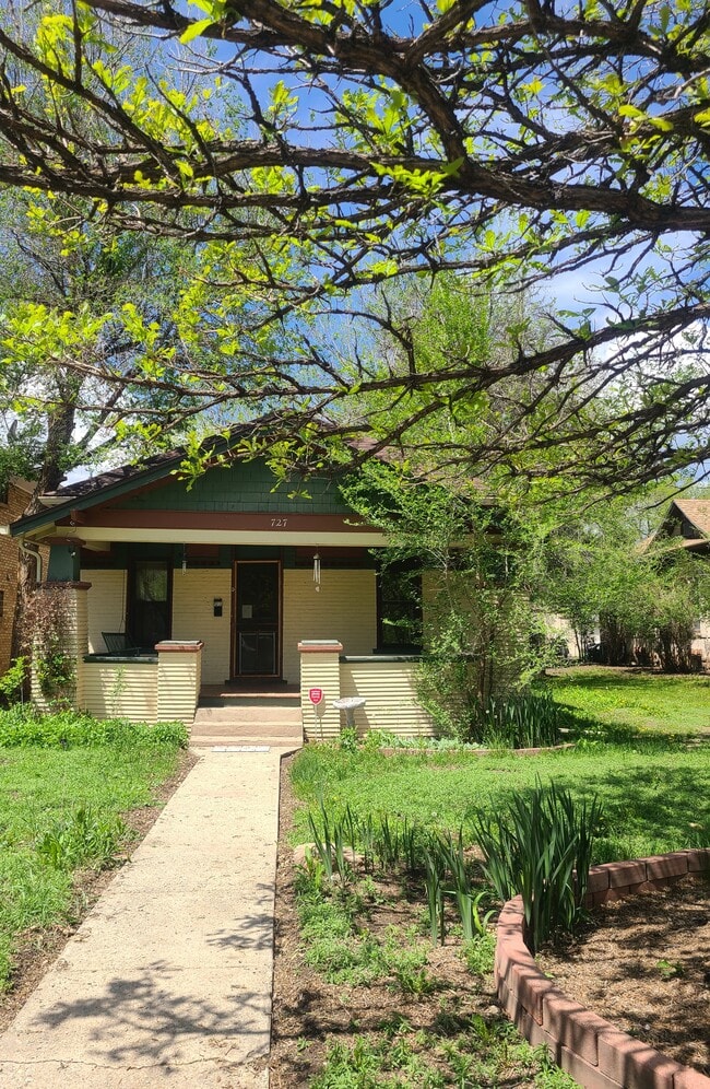 Photo - 727 Collyer St