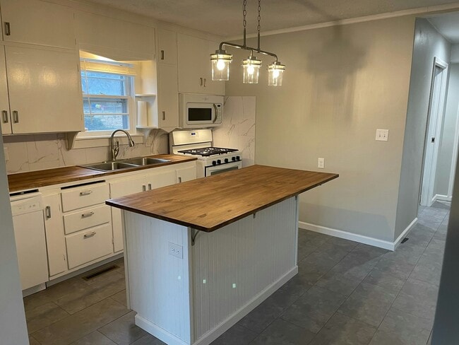 Building Photo - 441 W Catalpa St Rental