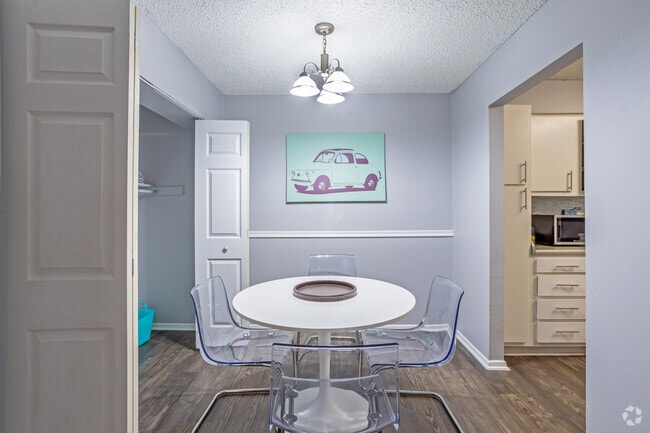 2BR, 2BT - The Mingler - 1020SF - Dining