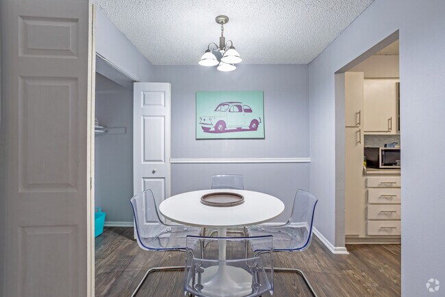 2BR, 2BT - The Mingler - 1020SF - Dining - The Social
