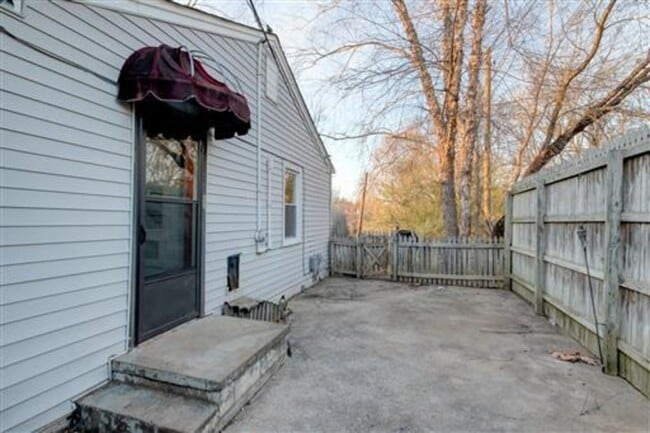 Photo - 703 Monroe St