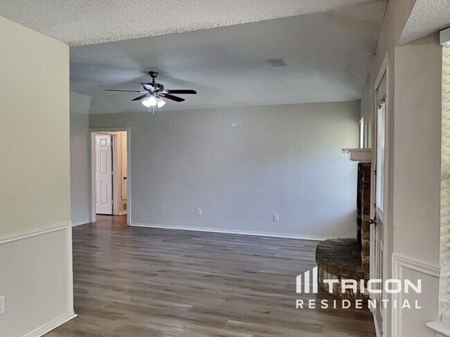 Photo - 615 Sherman Dr