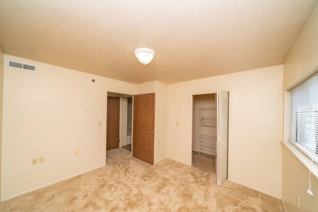 Windmill Lakes Apartments