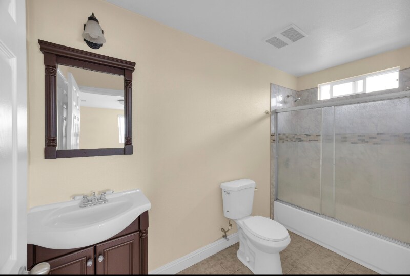 Photo - 338 E 36th St