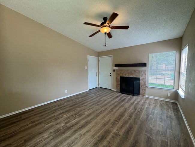Photo - MOVE IN READY 3/2 LOCATED INSIDE 1604/CULE...