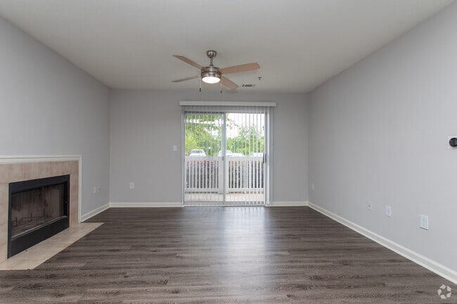 2BR, 2BA - 1068SF