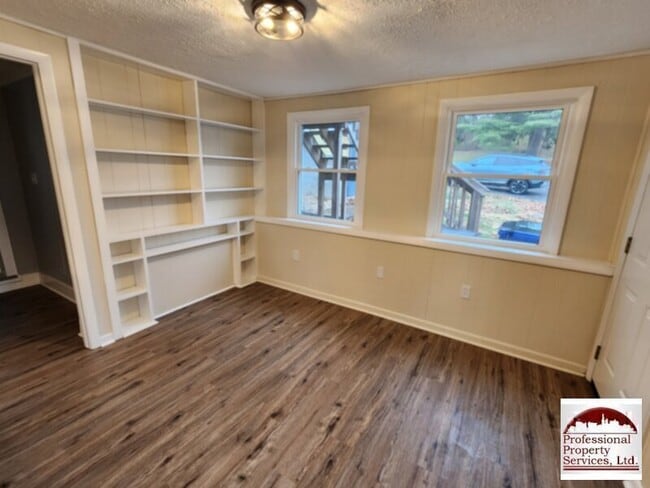 Photo - Walk to shops, dining and recreation areas!