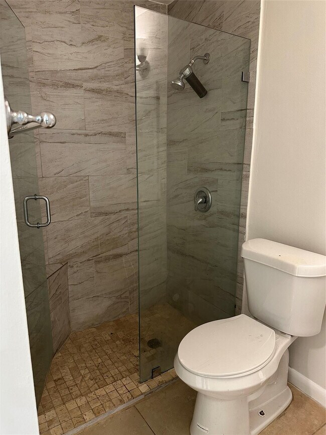 Photo - 2819 Plunkett St