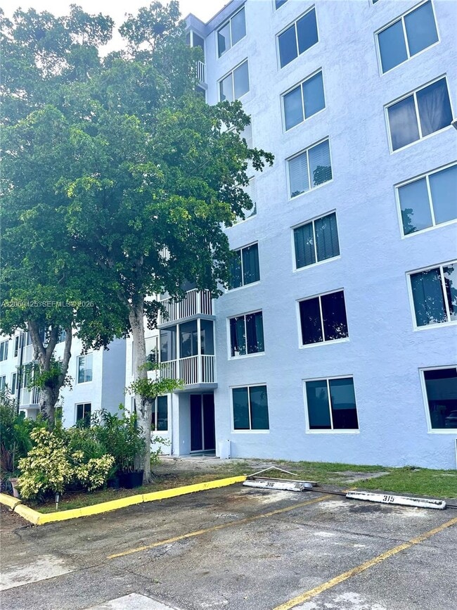 Photo - 17890 W Dixie Hwy Unit 203