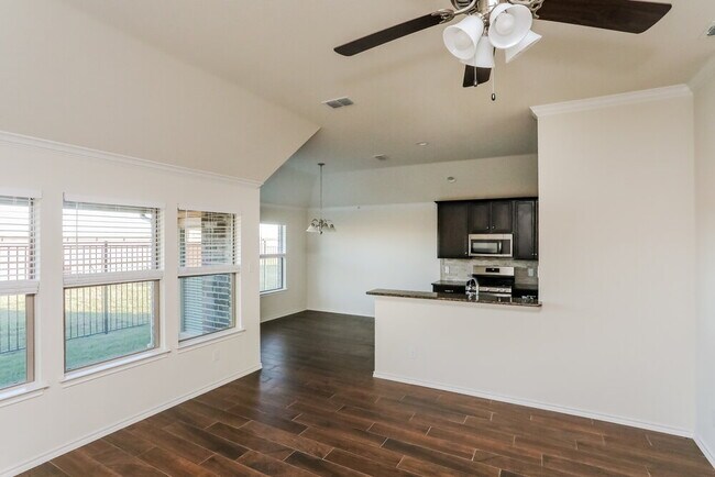 Photo - 605 Long Prairie Dr