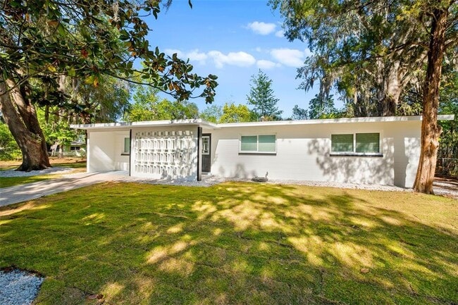 Photo - 1919 NE 17th Dr