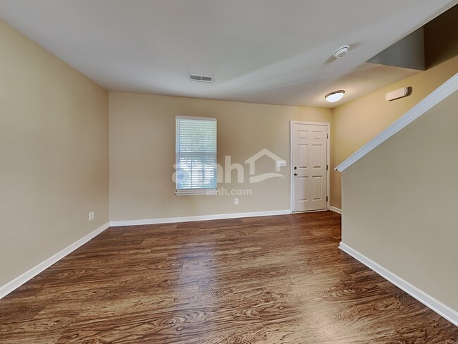 Photo - 1482 Hammermill Ln