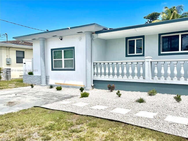 Photo - 15925 NE 18th Ave