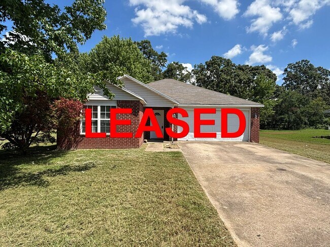 Building Photo - 3-Bedroom, 2-Bathroom Single Family Home i...