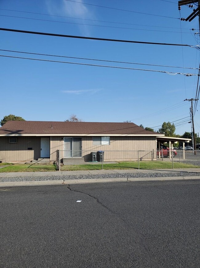 Building Photo - 1047 W Rose Ave Rental
