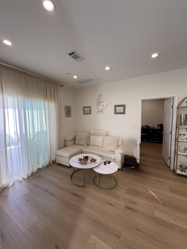 Living area - 15857 Stare St