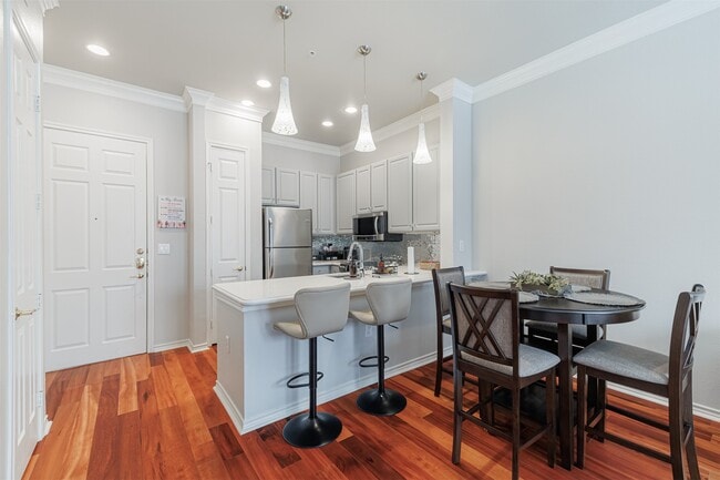 Photo - 2400 McCue Rd Unidad 112