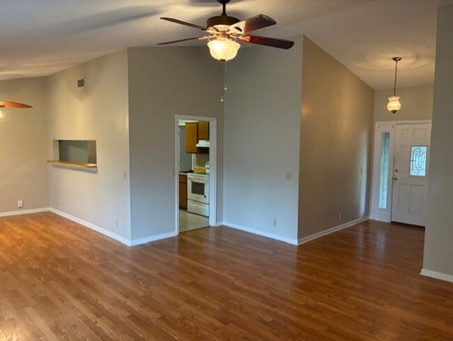 Photo - 114 N Woodvalley Dr