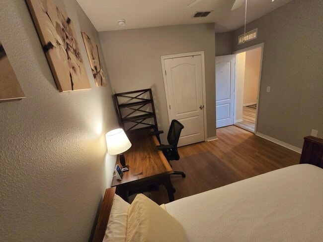 Photo - 384 Aberdeen Dr