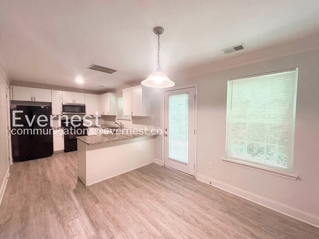 Photo - Modern 3-Bedroom Home in a Walkable, Bike-Friendly Community / Pet Friendly