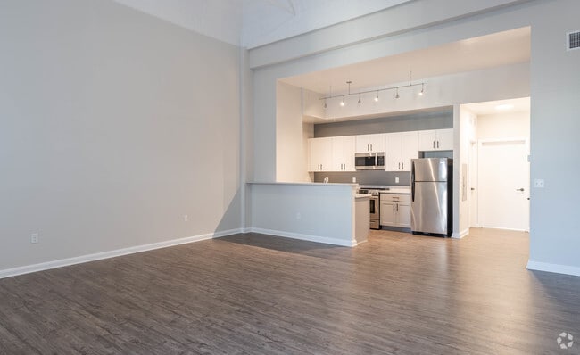 1BR, 1BA - 615 SF