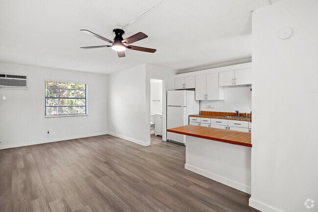 Building Photo - 1041 SE Monterey Rd Unit B4 Rental