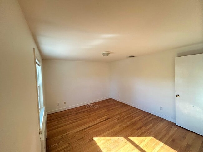 Photo - 61 Oakley Ln