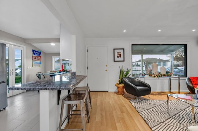 Photo - 330 Cuardo Ave