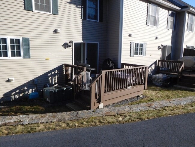 Photo - 530 Mammoth Rd