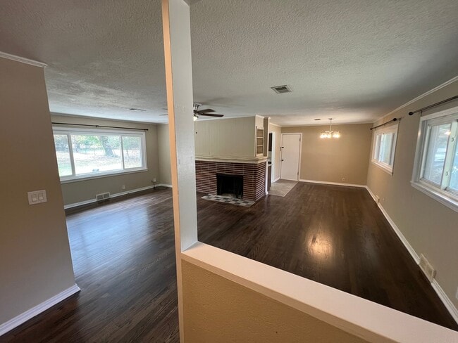 2121 W Wedington Dr