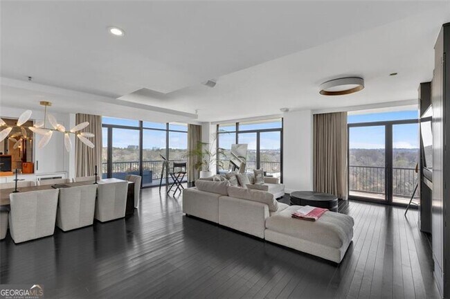 Photo - 2233 Peachtree Rd NE Unidad 801 Rental