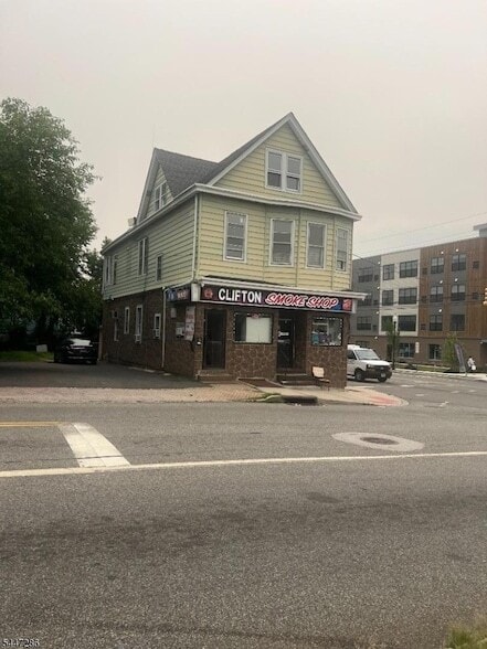 673 Clifton Ave