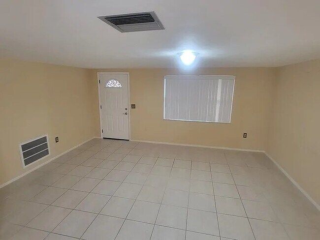 Photo - 3639 Madison St