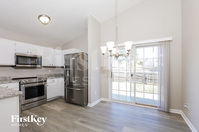 Photo - 4952 Silverdene St