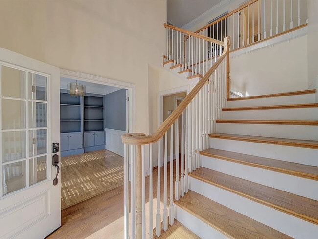 Photo - 110 Belfair Rd