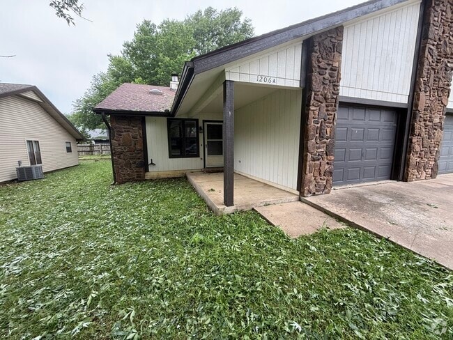 Building Photo - 1206 Whipporwill Ln Unit A Rental