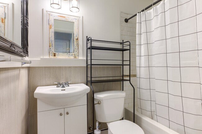 Photo - 935 Jervis St Unit 19