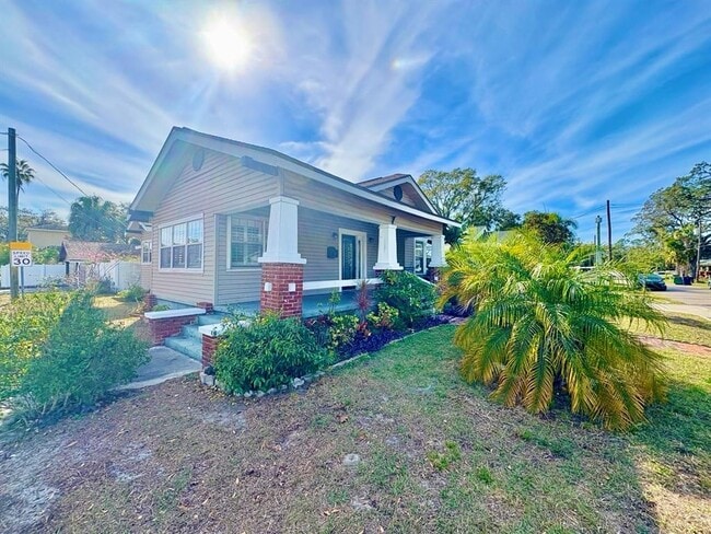 Photo - 302 W Haya St