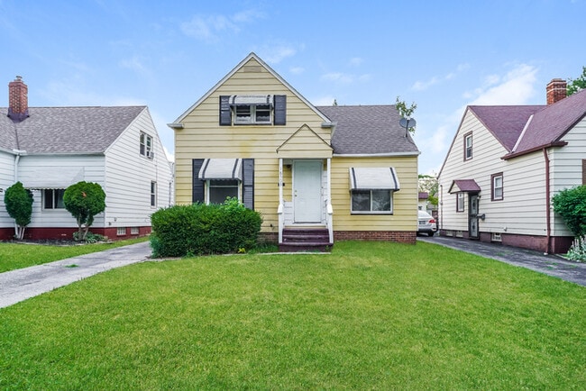 Building Photo - 18505 Maple Heights Blvd Rental